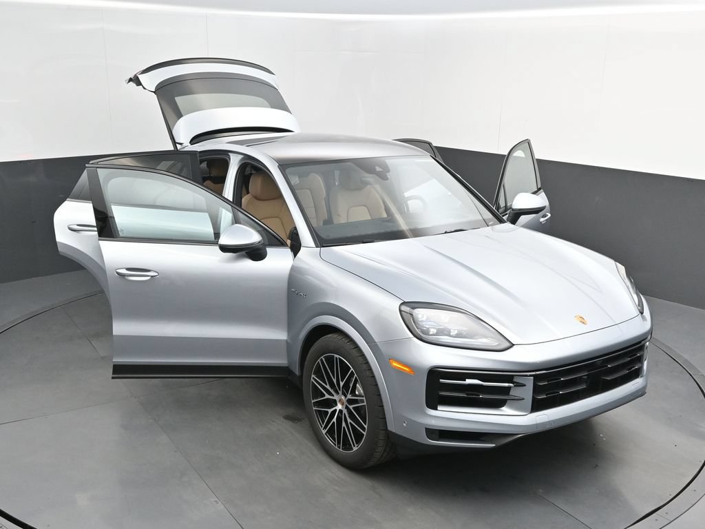 Certified 2026 Porsche Cayenne E-Hybrid Coupe AWD/4WD image 41