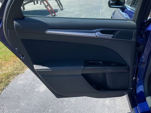 Used 2016 Ford Fusion SE FWD image 16