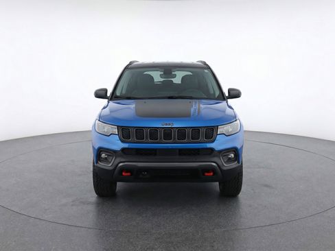 Used 2025 Jeep Compass Trailhawk image 2