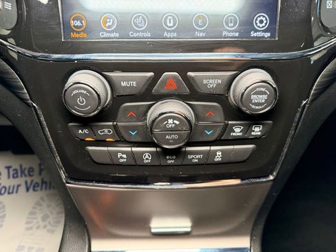 Used 2021 Jeep Grand Cherokee Laredo X AWD/4WD image 15
