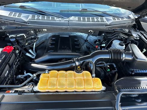 Used 2016 Ford F150 Platinum w/ Equipment Group 701A Luxury image 10