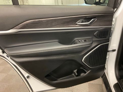 Used 2021 Jeep Grand Cherokee L Limited image 32