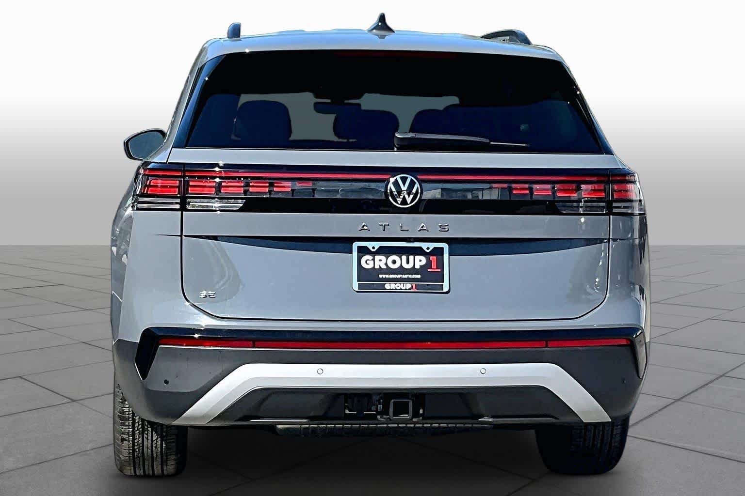 New 2027 Volkswagen Atlas SE FWD image 4