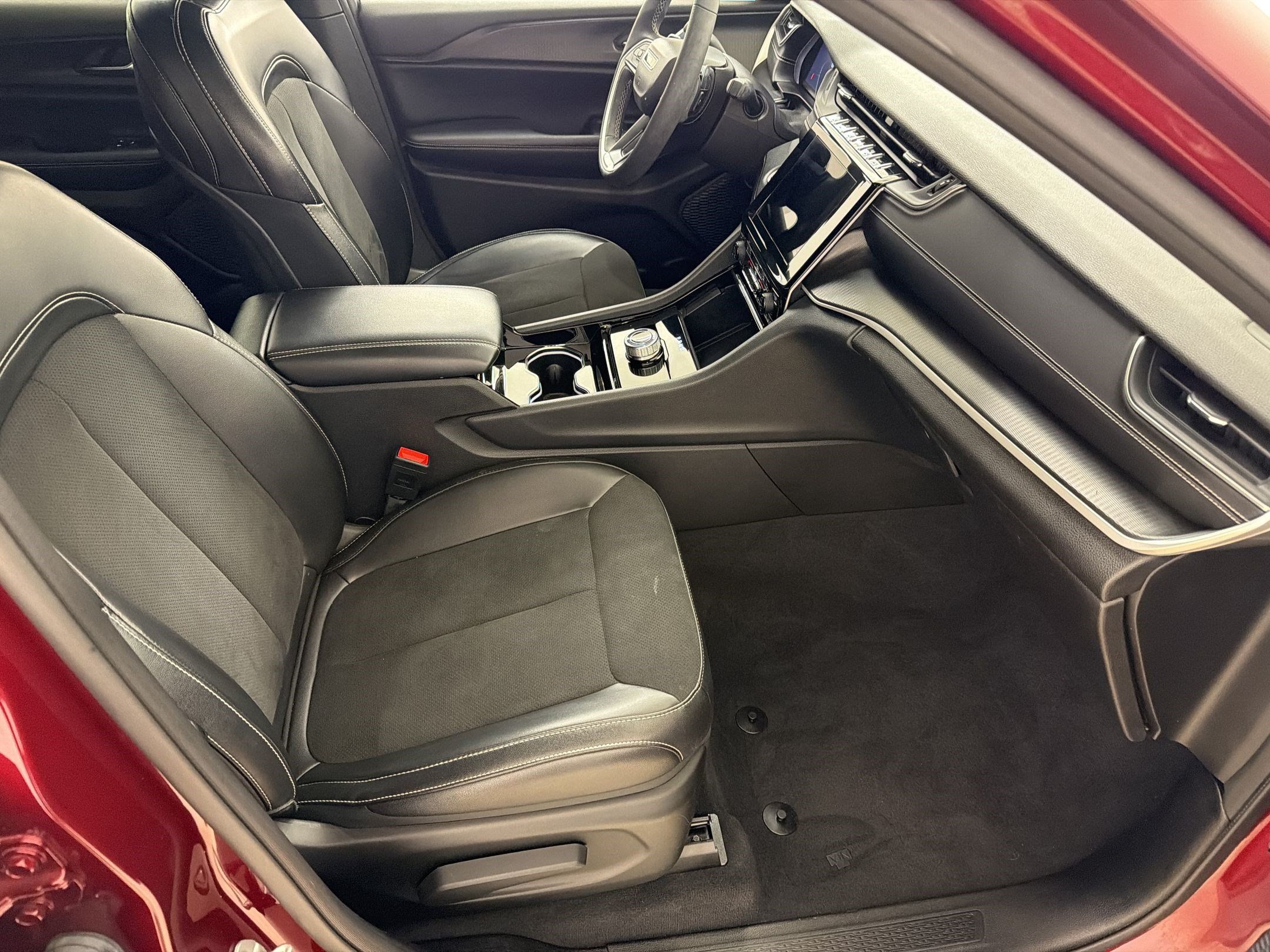 Used 2023 Jeep Grand Cherokee L Laredo AWD/4WD image 22