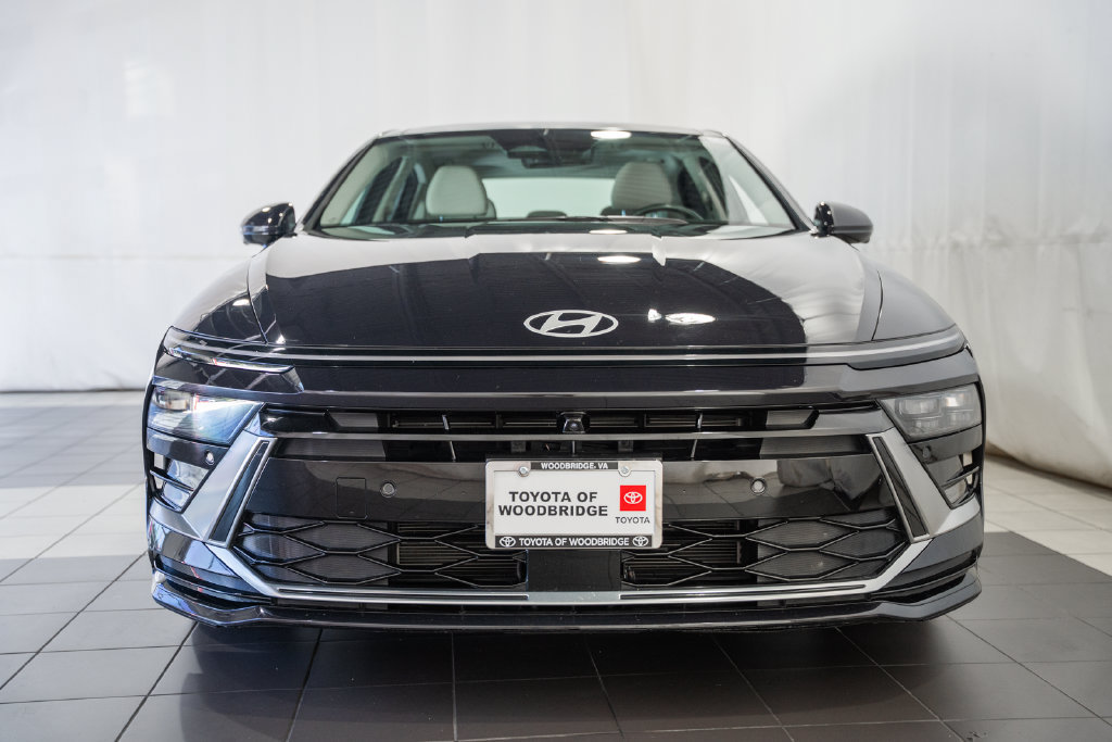 Used 2025 Hyundai Sonata Limited FWD image 2