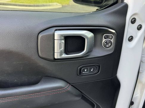 Used 2022 Jeep Wrangler Unlimited Rubicon w/ Steel Bumper Group AWD/4WD image 19