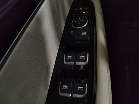 Used 2016 Kia Sorento SX image 27