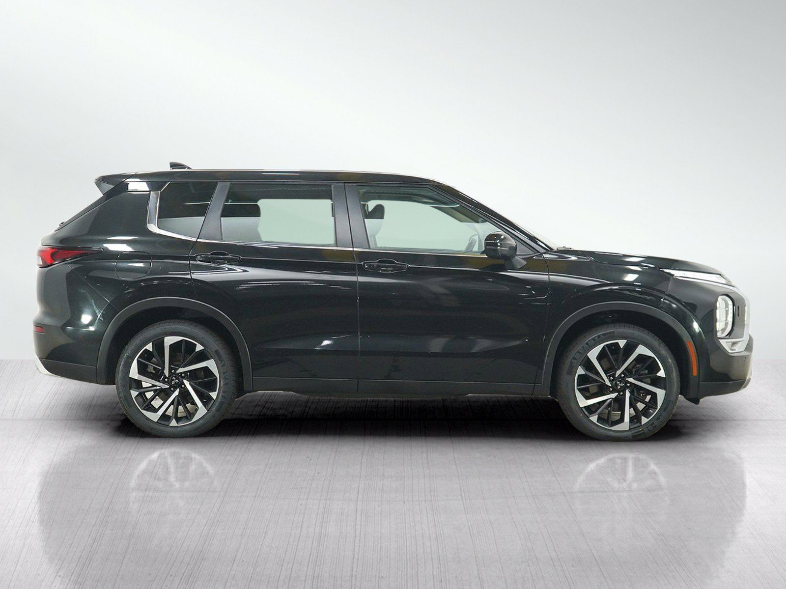 Used 2024 Mitsubishi Outlander SE AWD/4WD image 6