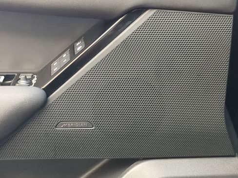 Certified 2025 Land Rover Range Rover Velar Dynamic SE image 33