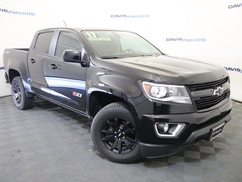 Used 2017 Chevrolet Colorado Z71 w/ Z71 Midnight Edition image 2