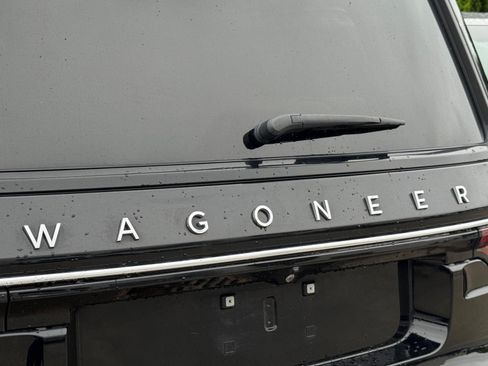 Used 2023 Jeep Wagoneer Series III w/ Premium Group I RWD image 24