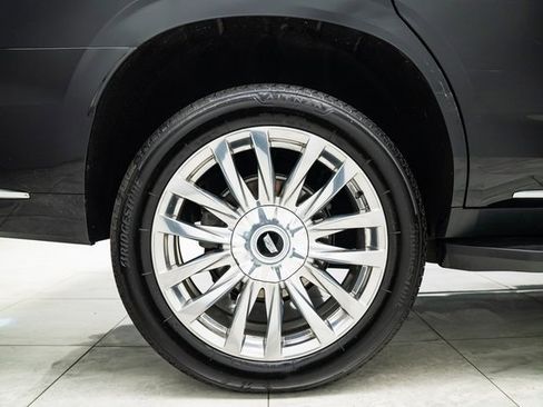 Used 2022 Cadillac Escalade Premium Luxury image 18