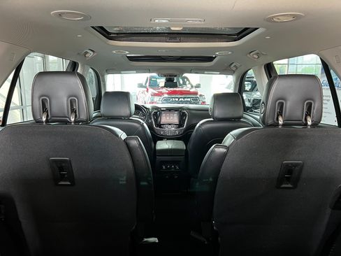 Used 2018 Chevrolet Traverse LT FWD image 26