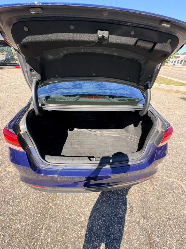 Used 2018 Kia Optima LX FWD image 9