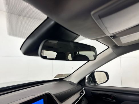 Used 2024 Toyota Highlander LE image 18