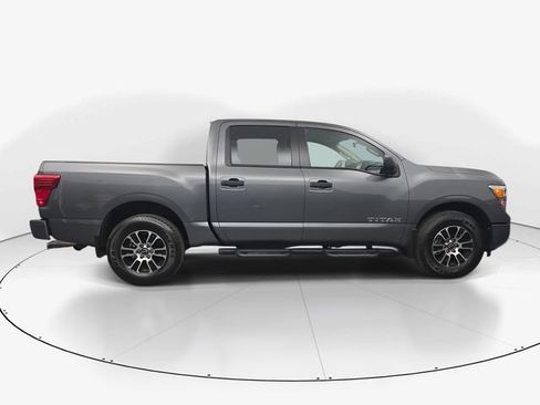 Used 2024 Nissan Titan SV image 11