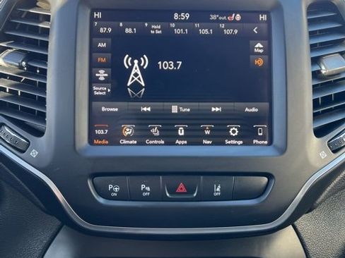 Used 2023 Jeep Cherokee Altitude Lux image 31