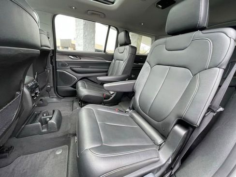 Used 2023 Jeep Grand Cherokee L Limited AWD/4WD image 25