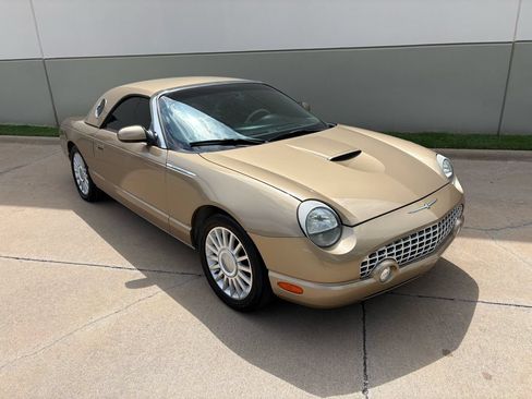 Used 2005 Ford Thunderbird RWD image 2