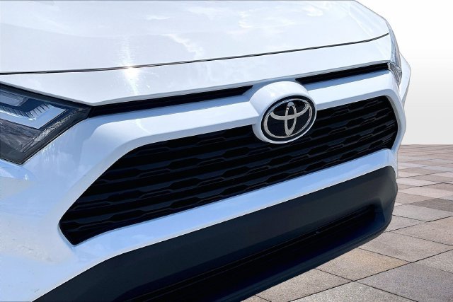 Used 2024 Toyota RAV4 XLE FWD image 31