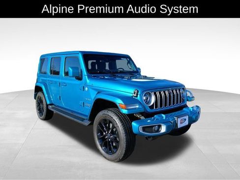 Used 2024 Jeep Wrangler Unlimited Sahara w/ Technology Group AWD/4WD image 8
