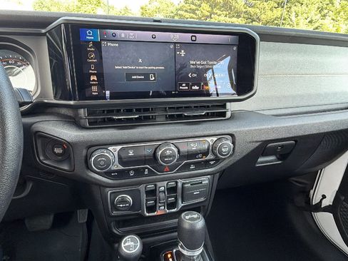 Used 2025 Jeep Wrangler Unlimited Sport AWD/4WD image 32