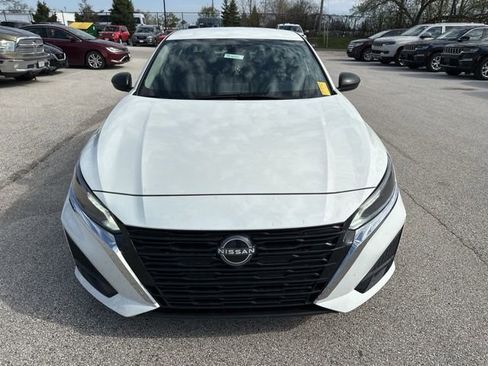 Used 2025 Nissan Altima 2.5 SV FWD image 3