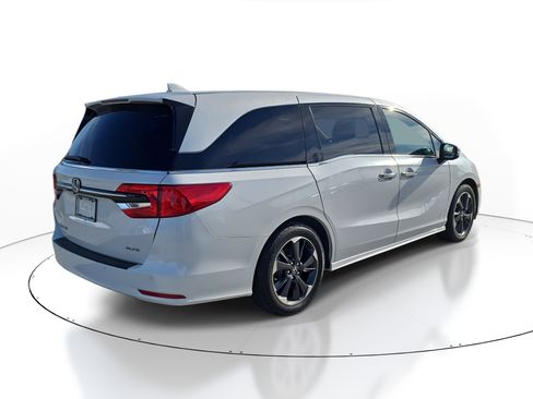 Used 2023 Honda Odyssey Elite image 4