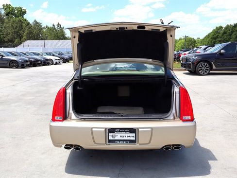 Used 2006 Cadillac DTS w/ Trunk Convenience Package FWD image 38