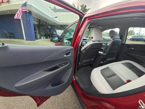 Used 2021 Chevrolet Bolt Premier w/ Infotainment Package FWD image 15