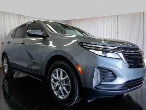 Used 2023 Chevrolet Equinox LT image 2