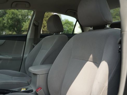 Used 2011 Toyota Corolla LE FWD image 10
