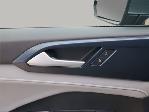 Used 2024 Volkswagen Taos SE w/ Panoramic Sunroof Package image 27