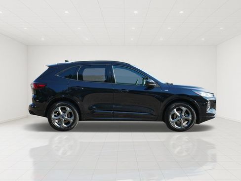 Certified 2023 Ford Escape ST-Line Select AWD/4WD image 2