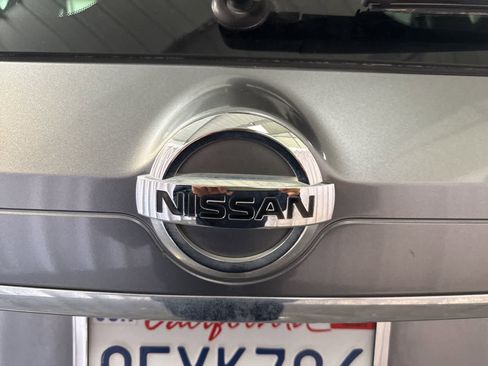 Used 2019 Nissan Rogue SV image 12