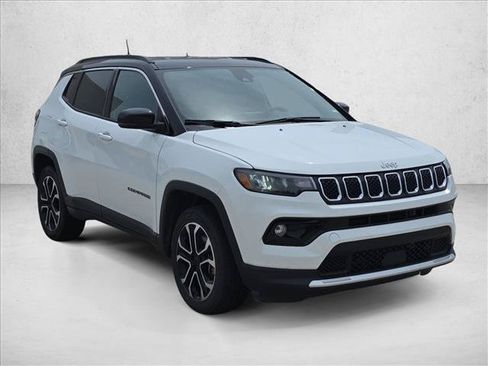 Used 2024 Jeep Compass Limited AWD/4WD image 3