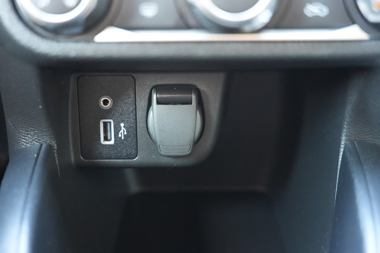 Used 2025 Nissan Versa S w/ Trunk Package FWD image 24