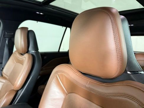 Used 2022 Lincoln Aviator Reserve w/ Equipment Group 201A image 15