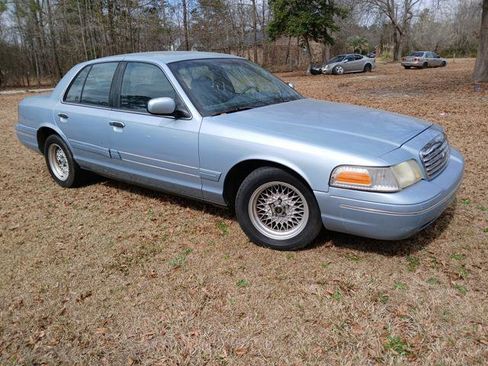 Used 2001 Ford Crown Victoria LX image 3