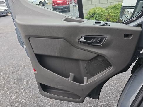 Used 2022 Ford E-Transit Low Roof image 23
