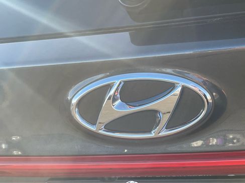 Used 2023 Hyundai Santa Fe SEL w/ Premium Package image 9