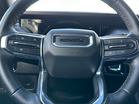 Used 2025 GMC Yukon Denali image 23