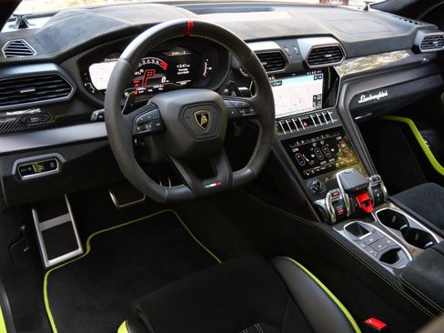 Used 2024 Lamborghini Urus Performante AWD/4WD image 28