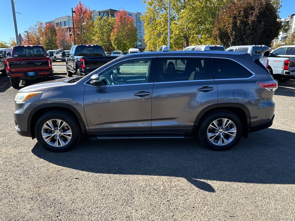 Used 2015 Toyota Highlander XLE AWD/4WD image 3