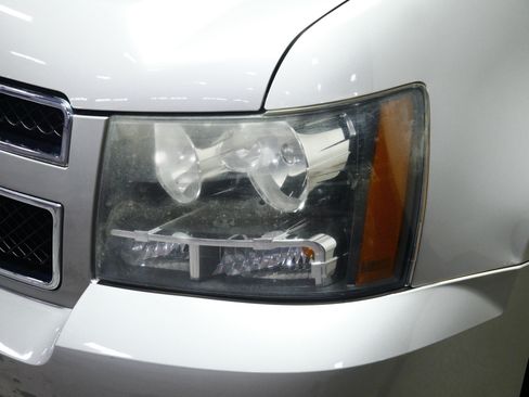 Used 2009 Chevrolet Avalanche LS w/ Convenience Package #1 AWD/4WD image 16