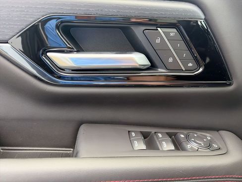 New 2026 GMC Yukon XL AT4 Ultimate AWD/4WD image 29