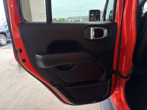 Used 2023 Jeep Wrangler Unlimited Sahara w/ Cold Weather Group AWD/4WD image 19
