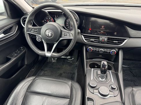 Used 2017 Alfa Romeo Giulia Sprint w/ Cold Weather Package image 11