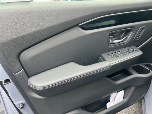 New 2025 Honda Pilot Touring image 17