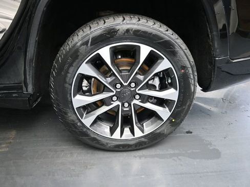 Used 2021 Jeep Grand Cherokee L Overland w/ Luxury Tech Group IV AWD/4WD image 14